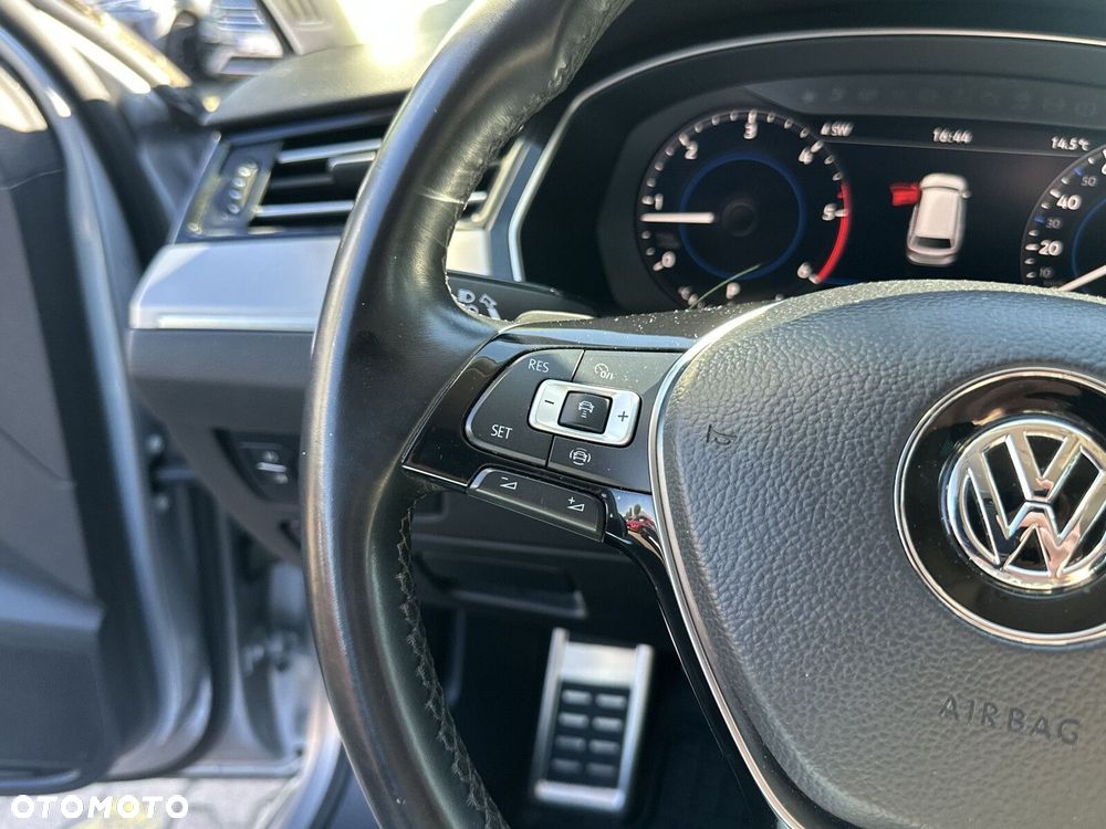 Volkswagen Passat - 32