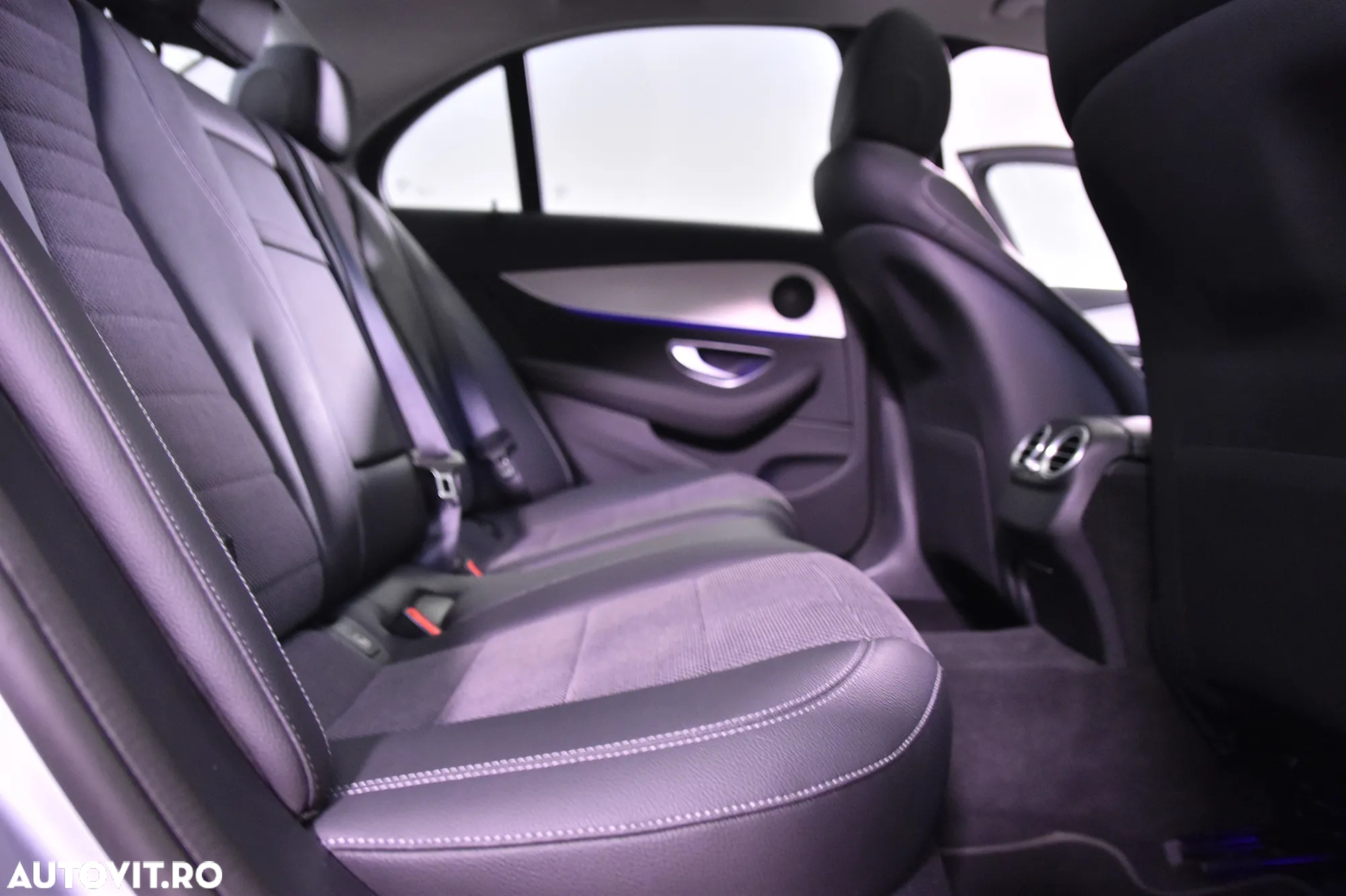 Mercedes-Benz E 300 de Aut. - 12
