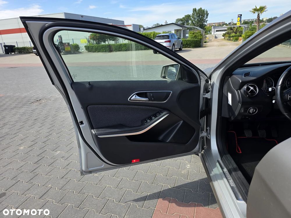 Mercedes-Benz Klasa A 180 BlueEfficiency Edition - 10