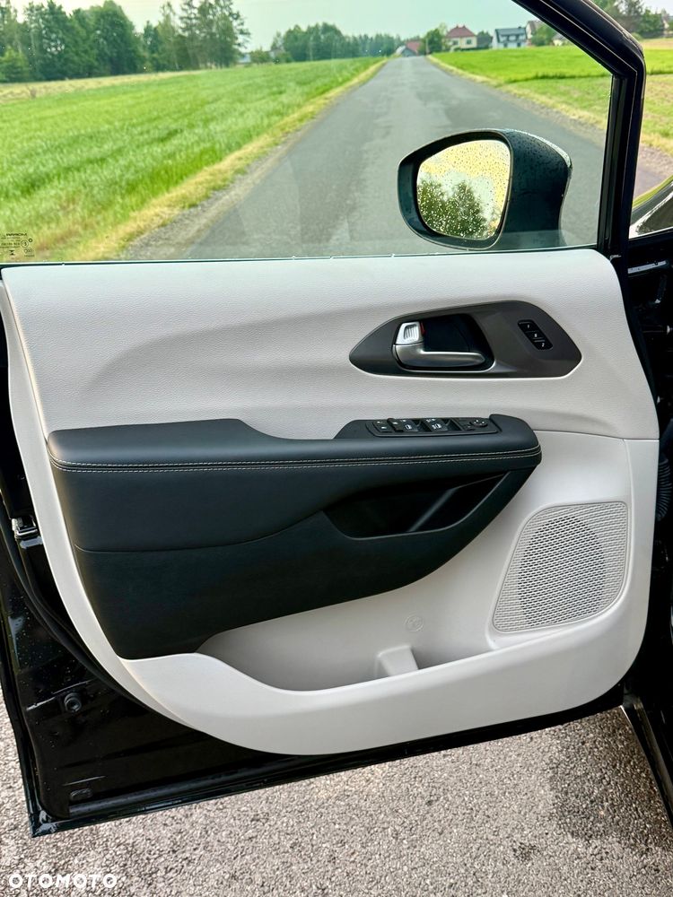 Chrysler Pacifica - 29