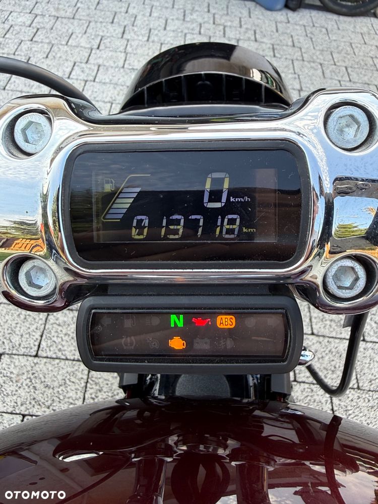 Harley-Davidson Softail Breakout - 28