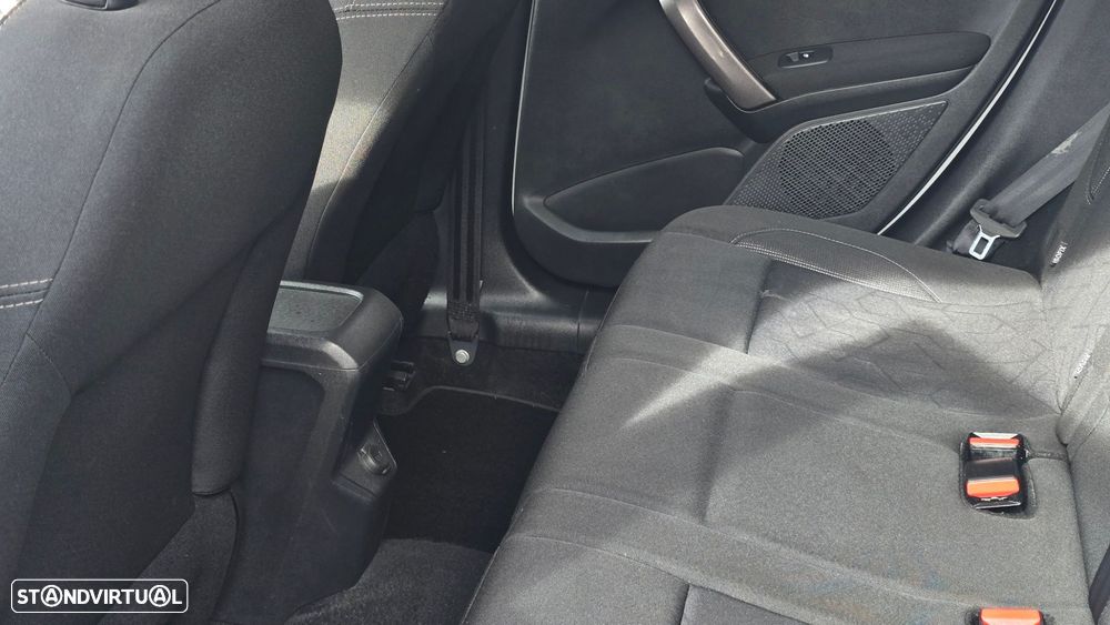 Peugeot 2008 1.4 HDi Active - 23