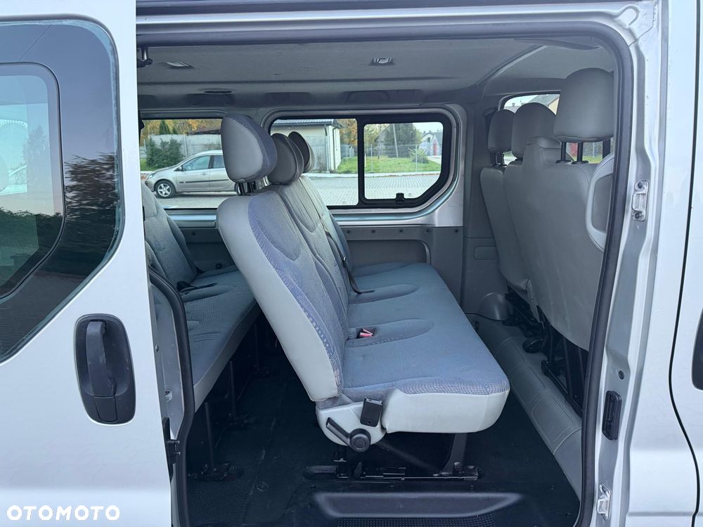 Renault Trafic Passenger Expression - 8