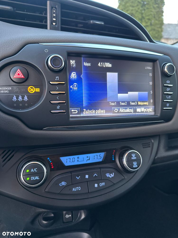 Toyota Yaris Hybrid 100 Premium - 7