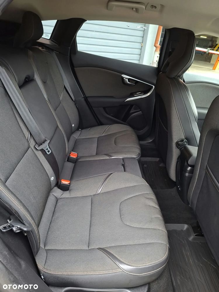 Volvo V40 Cross Country - 11