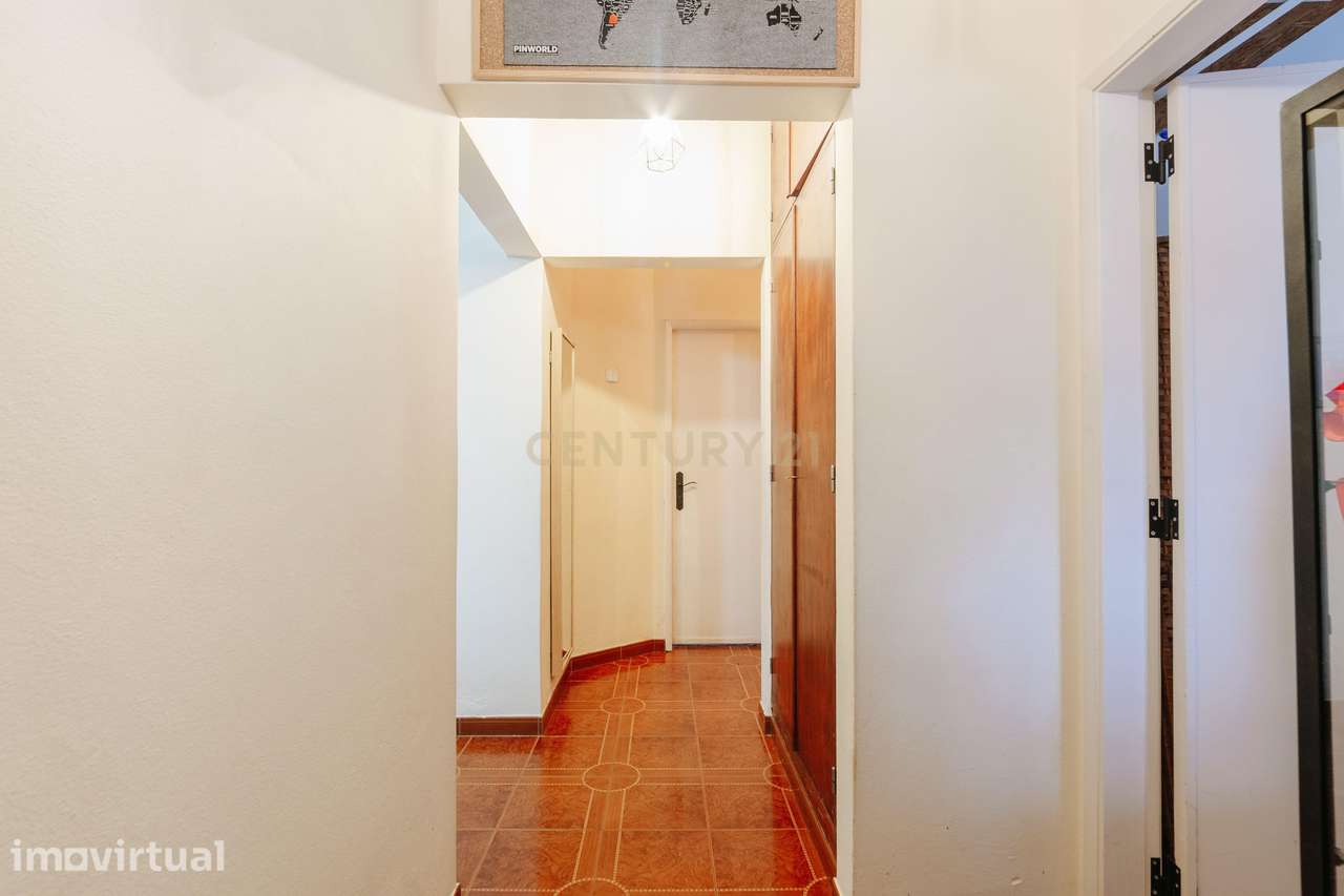 Moradia T3 com 600m² de Terreno | Excelente Potencial para Habitação o - Grande imagem: 2/23