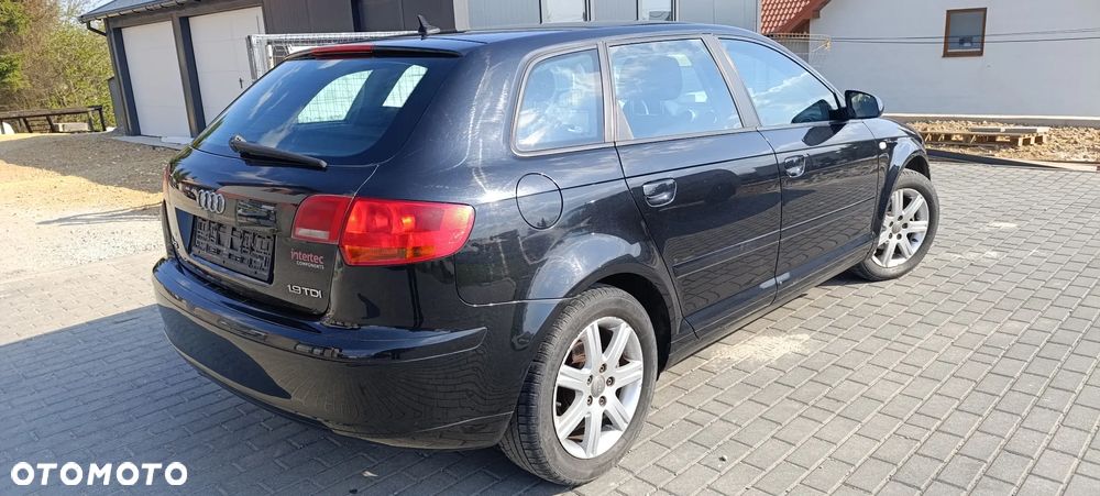 Audi A3 Sportback - 3
