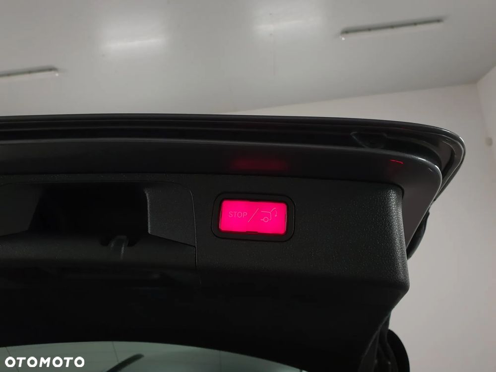 Mercedes-Benz Klasa E 300 de 4Matic 9G-TRONIC AMG Line - 36