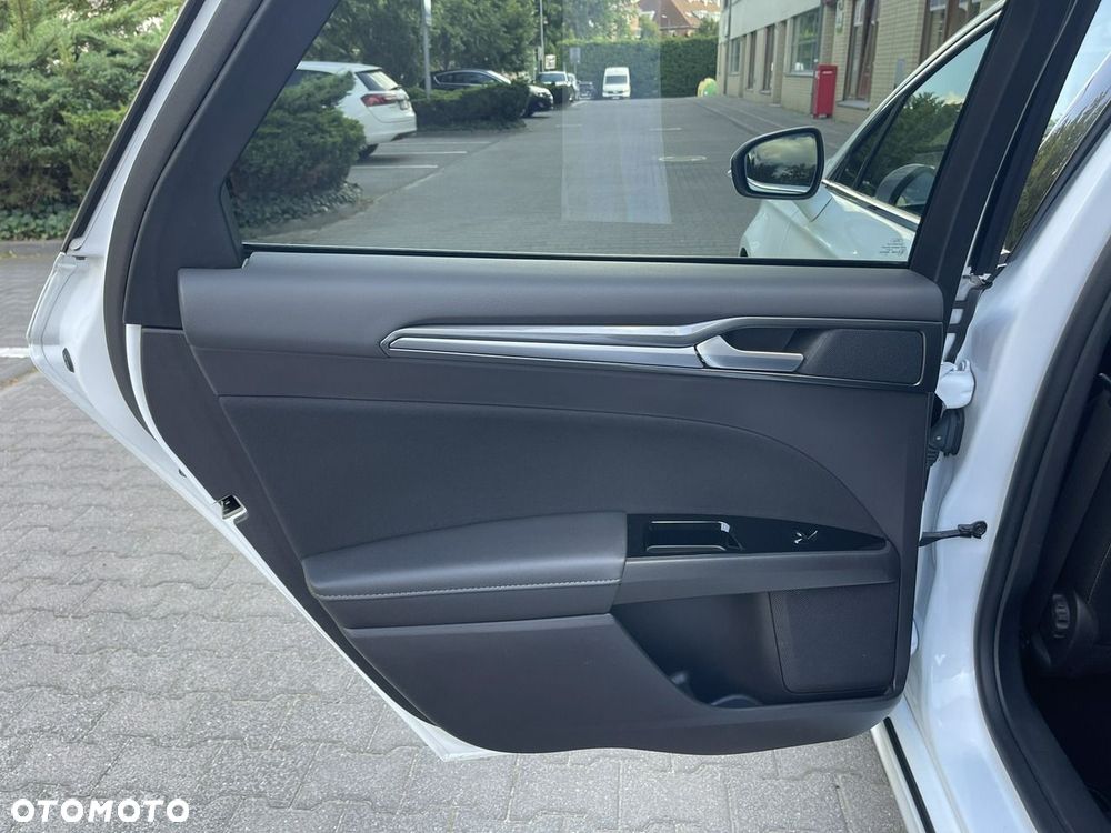 Ford Mondeo - 28
