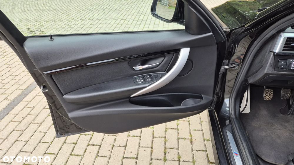 BMW Seria 3 318i M Sport Shadow - 25