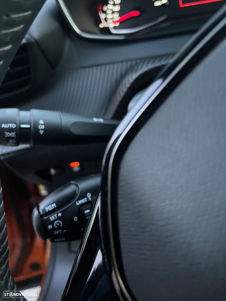 Peugeot 2008 PureTech 130 Allure - 9