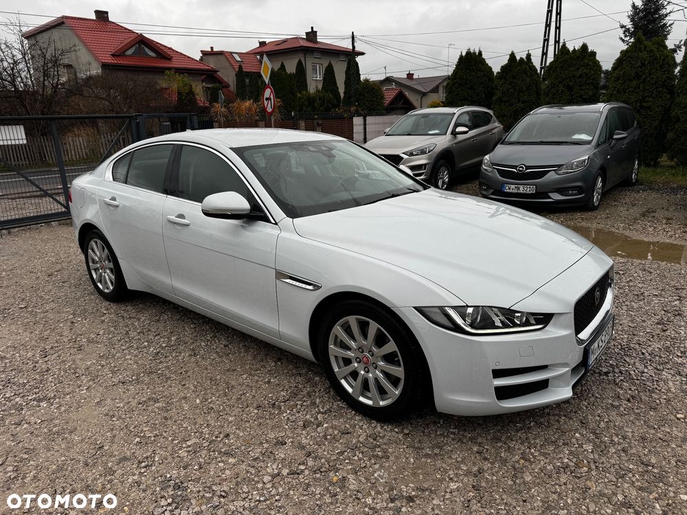 Jaguar XE 2.0 T Prestige - 18