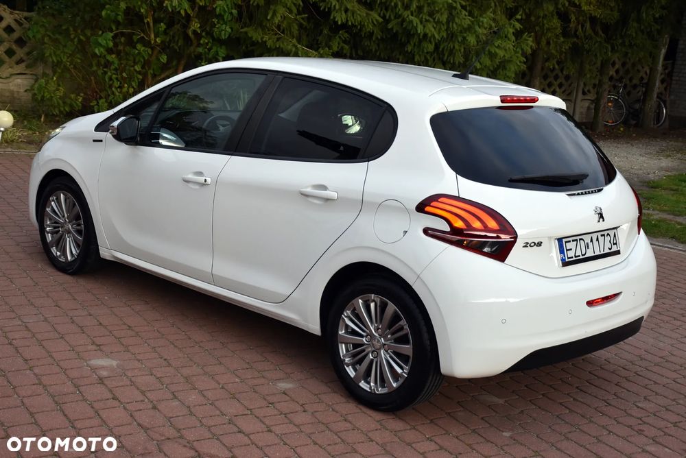 Peugeot 208 - 15