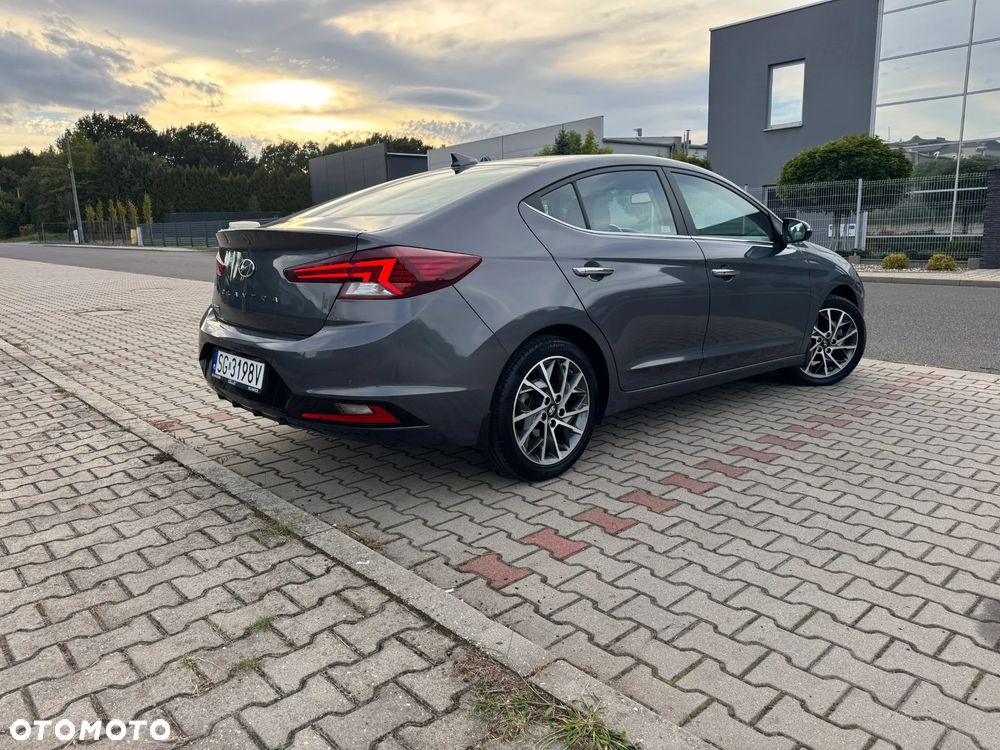 Hyundai Elantra - 5