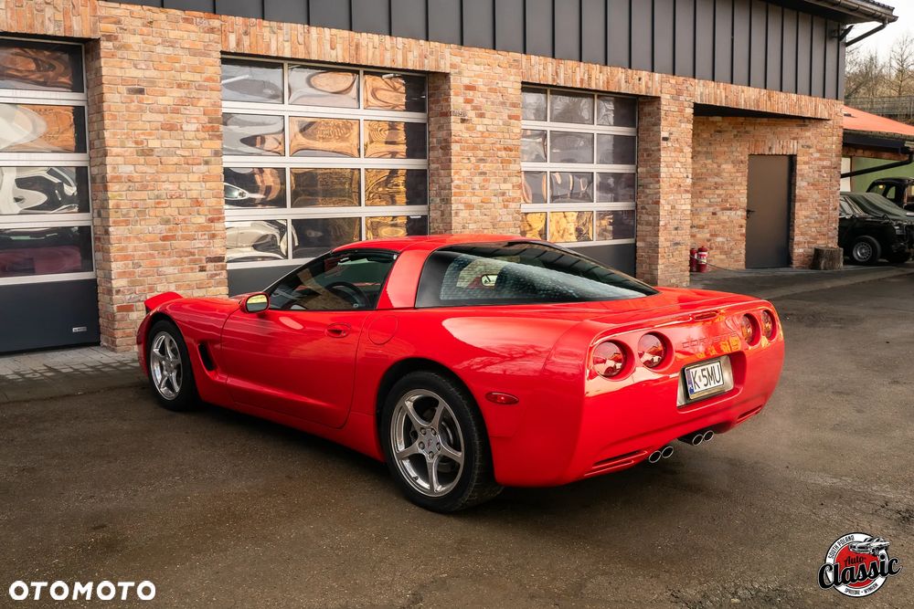Chevrolet Corvette - 4