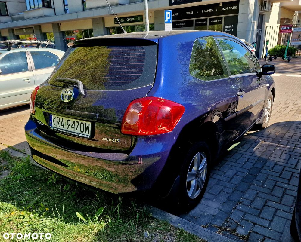 Toyota Auris 1.4 VVT-i Terra - 3