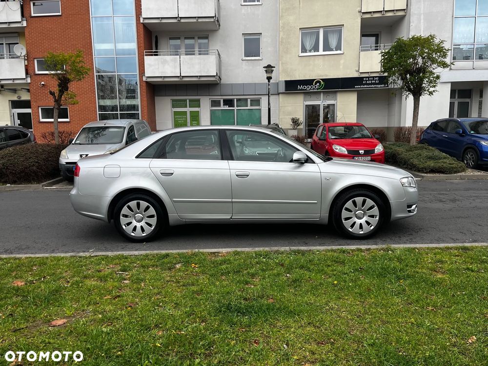 Audi A4 Limousine - 8