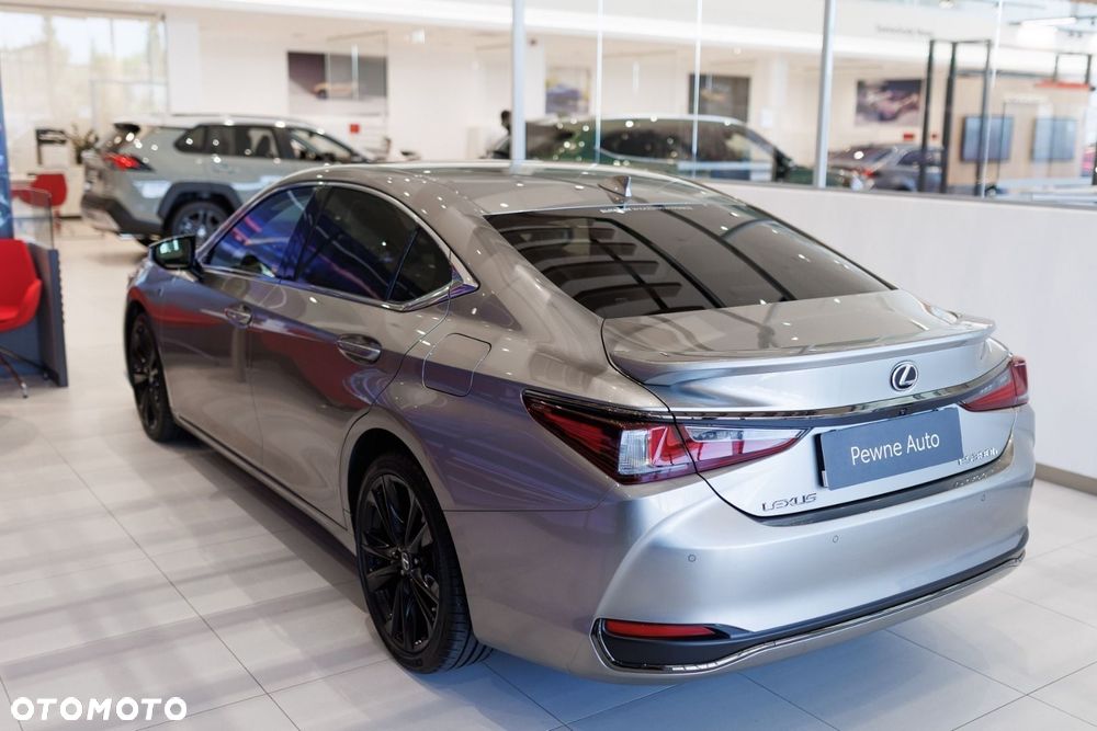 Lexus ES 300h F Sport Design - 5