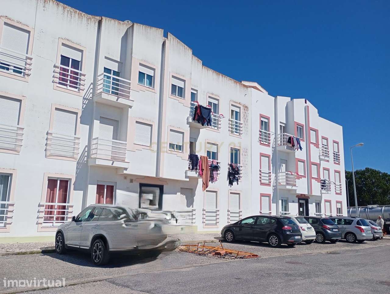 Terreno Urbano para construção de predio com 3 andares, situado perto - Grande imagem: 3/21