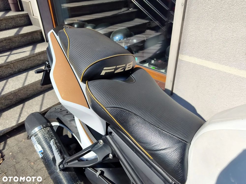 Yamaha FZ8 - 11