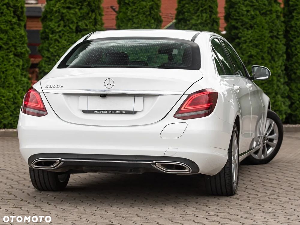 Mercedes-Benz Klasa C 300 e 4Matic 9G-TRONIC Edition Avantgarde - 6