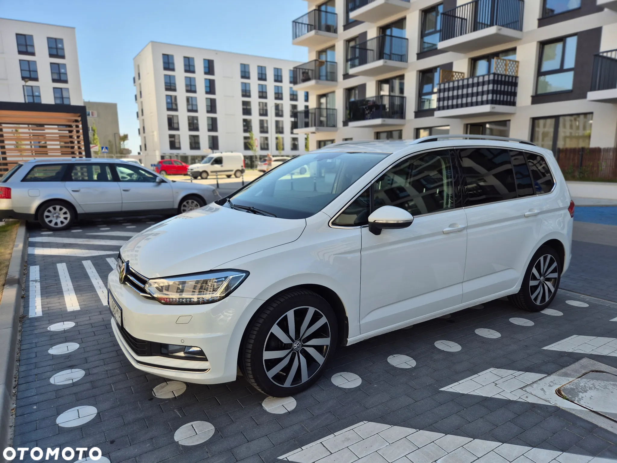 Volkswagen Touran 2.0 TDI BMT Highline - 9