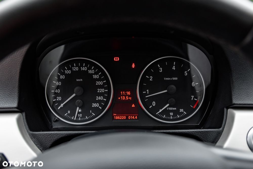 BMW Seria 3 330xi - 28