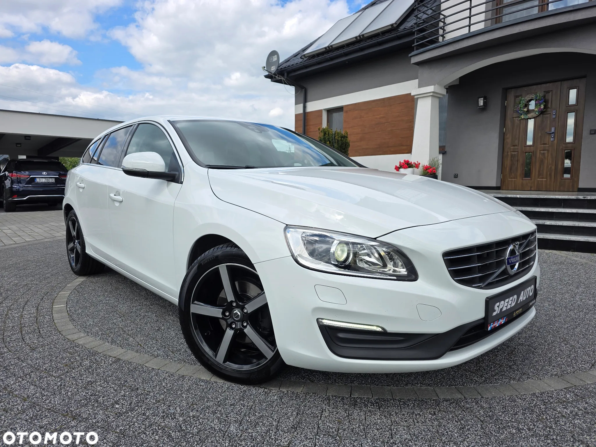 Volvo V60 D3 Drive-E Momentum - 4