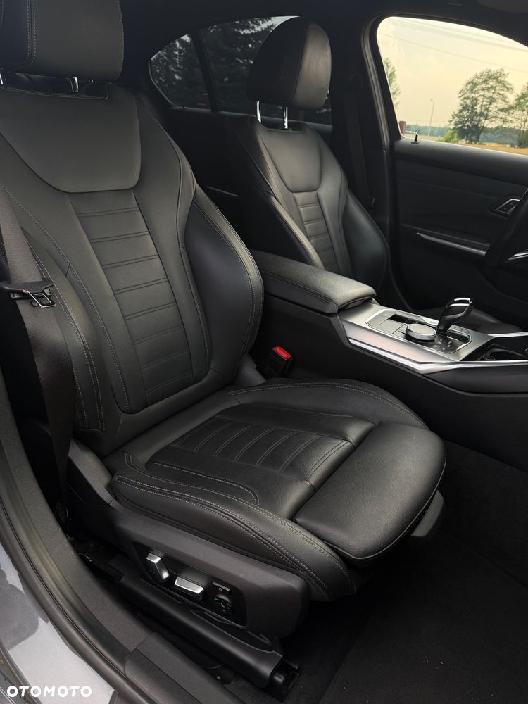 BMW Seria 3 320d Luxury Line sport - 18