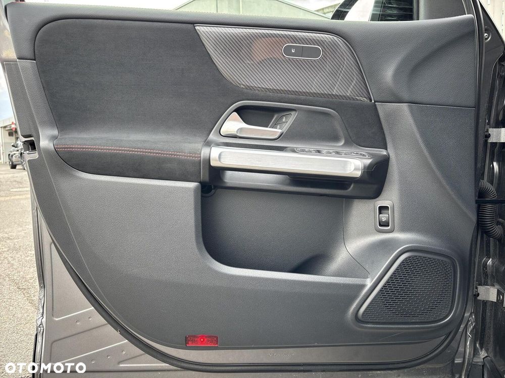 Mercedes-Benz GLB - 13