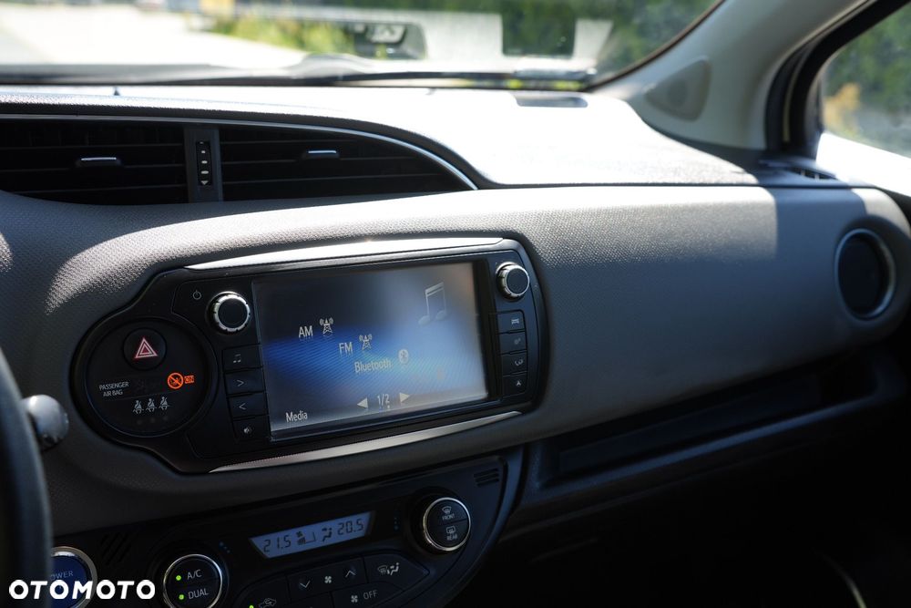 Toyota Yaris Hybrid 100 Premium EU6 - 7