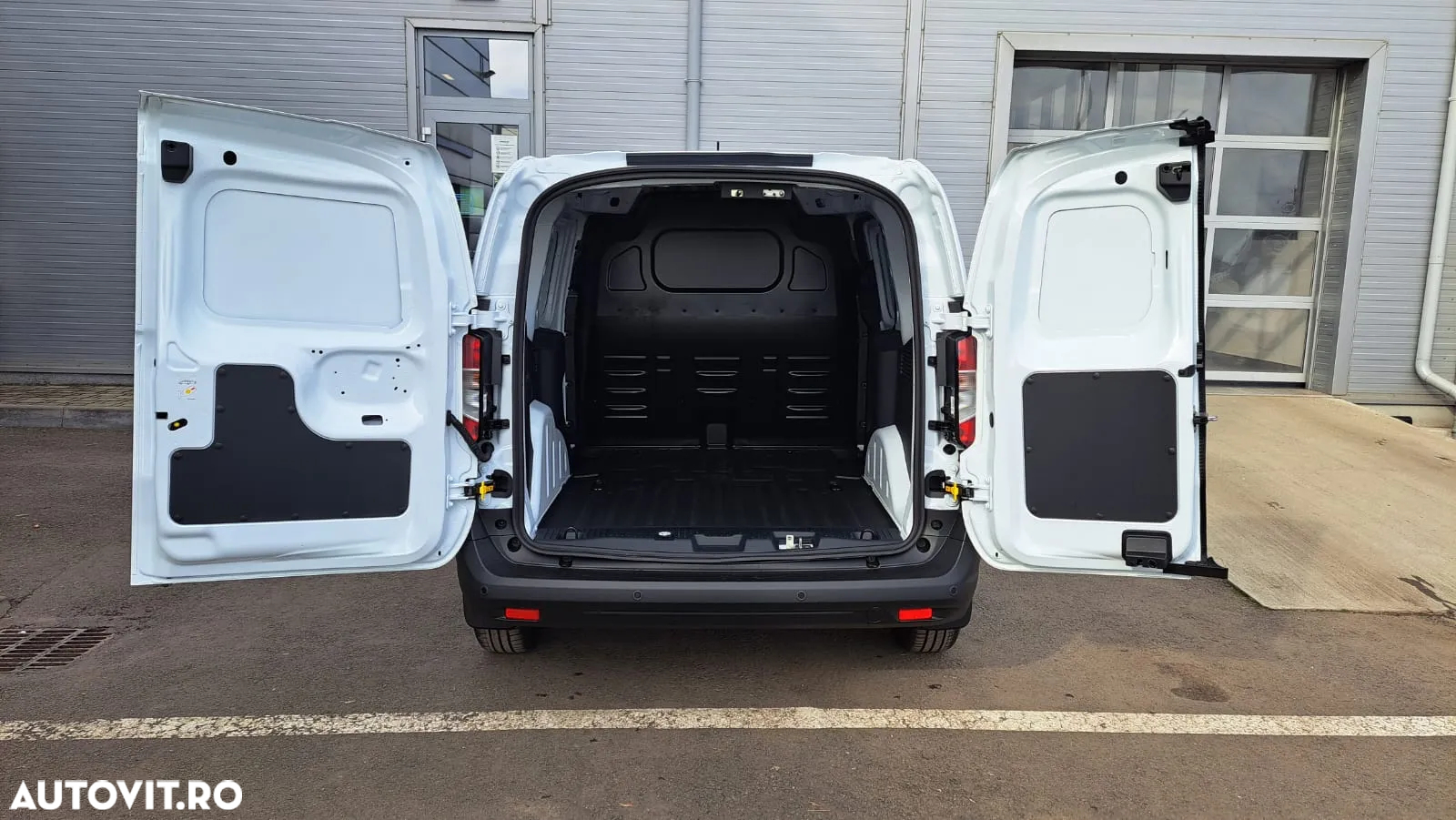 Ford NEW TRANSIT COURIER - 13
