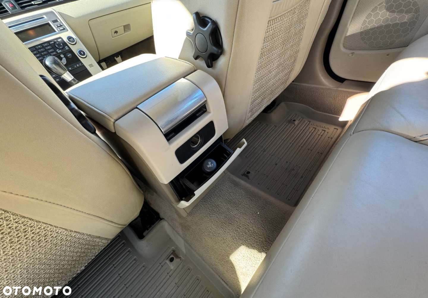Volvo XC 70 2.4D AWD Kinetic - 24