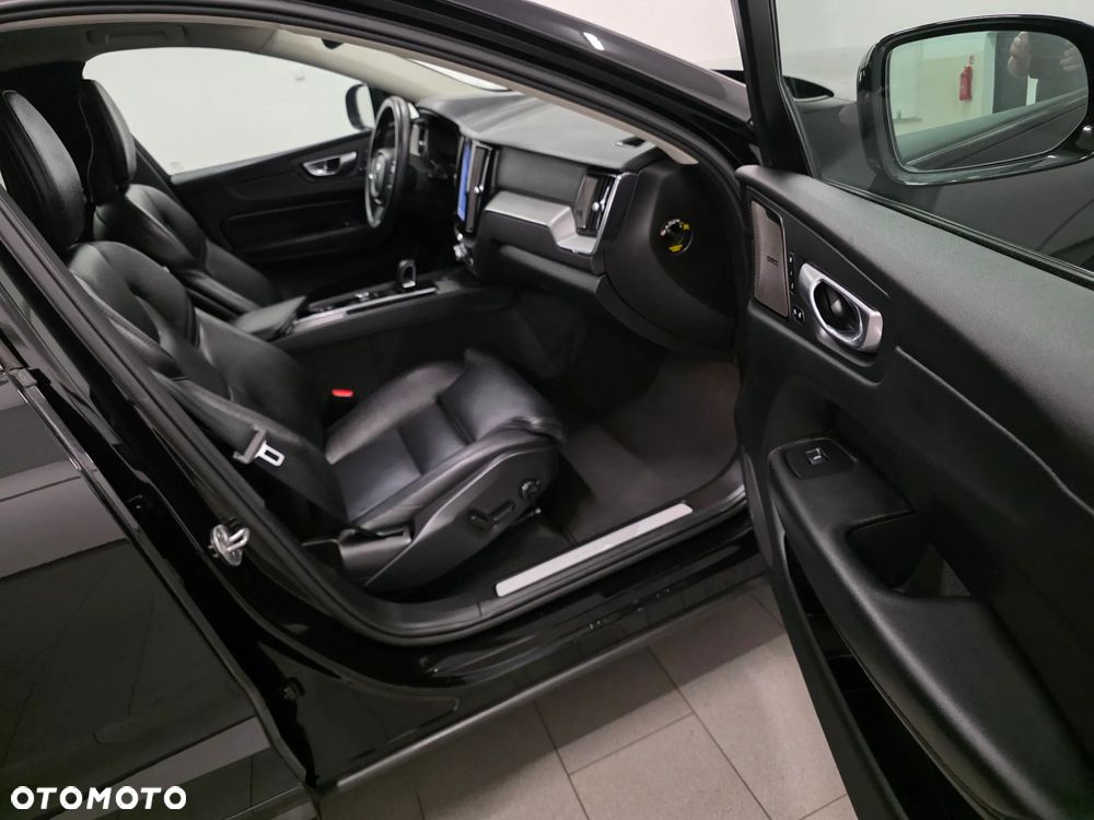 Volvo XC 60 B4 D Ultimate Dark - 33