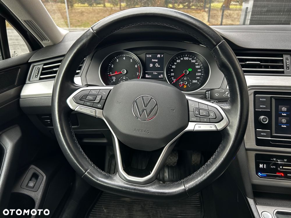 Volkswagen Passat - 14