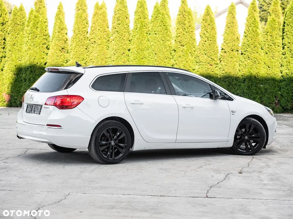 Opel Astra 1.6 T SIDI Cosmo S&S - 14