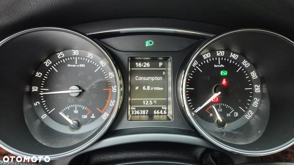 Skoda Superb 2.0 TDI L&K DSG - 18