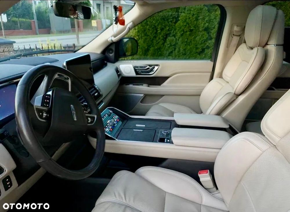 Lincoln Navigator - 17