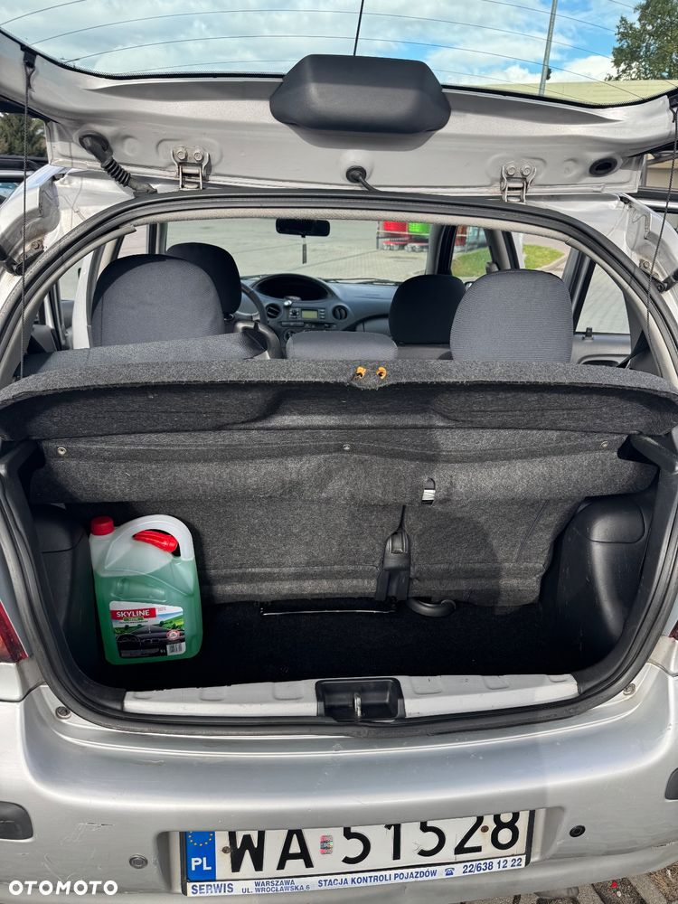 Toyota Yaris - 10