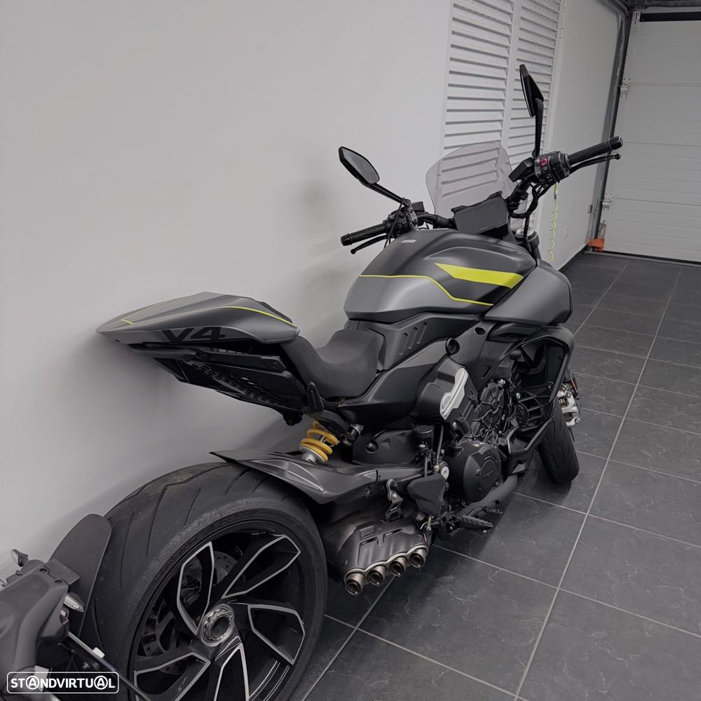 Ducati Diavel Black Roadster - 10
