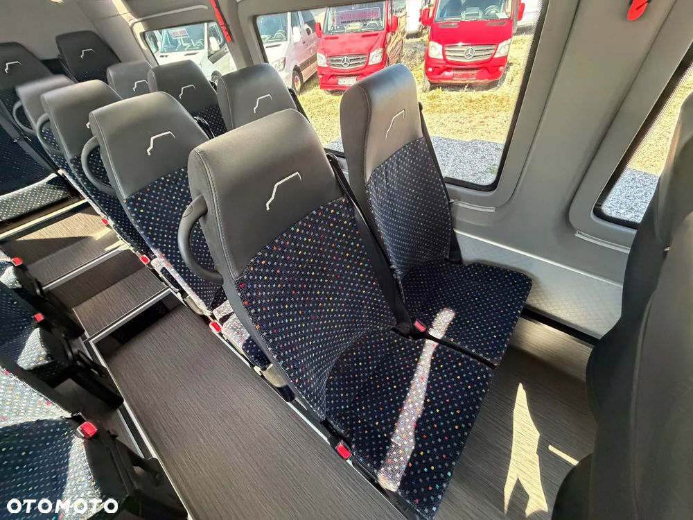 Mercedes-Benz Sprinter 517 - 19