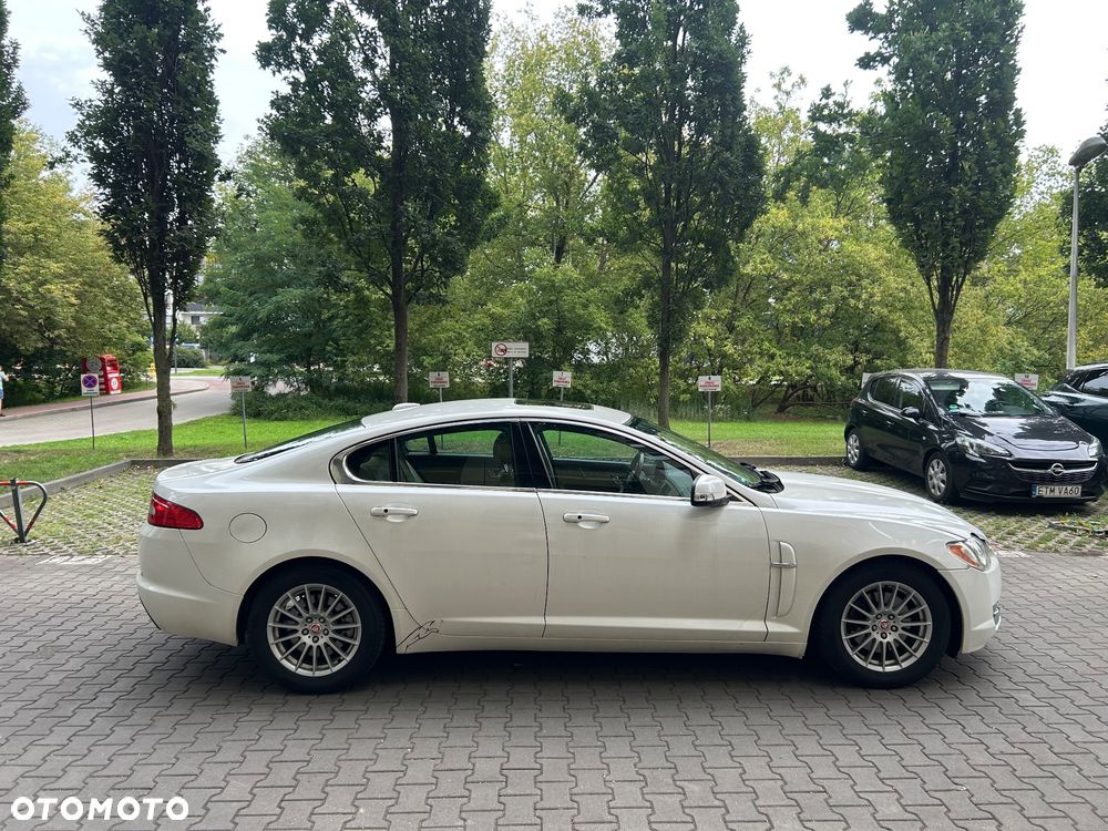 Jaguar XF 2.7 V6 D Luxury - 6