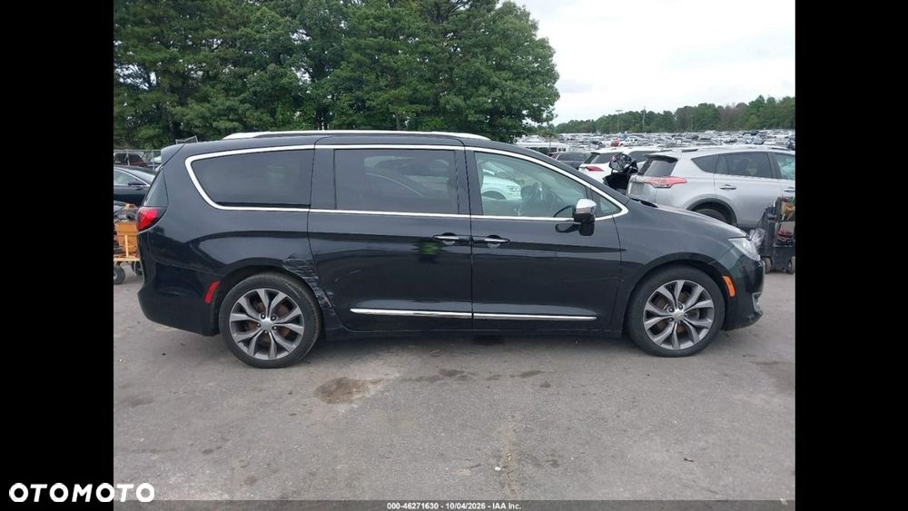 Chrysler Pacifica - 4