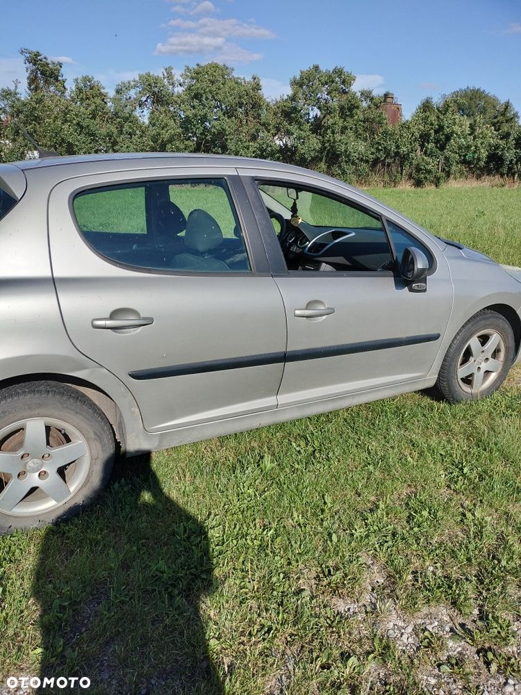 Peugeot 207 - 6