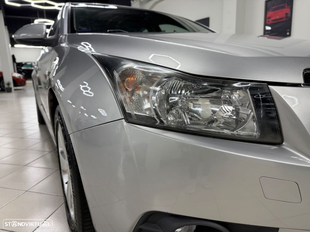 Chevrolet Cruze ver-2-0-auto-lt - 2