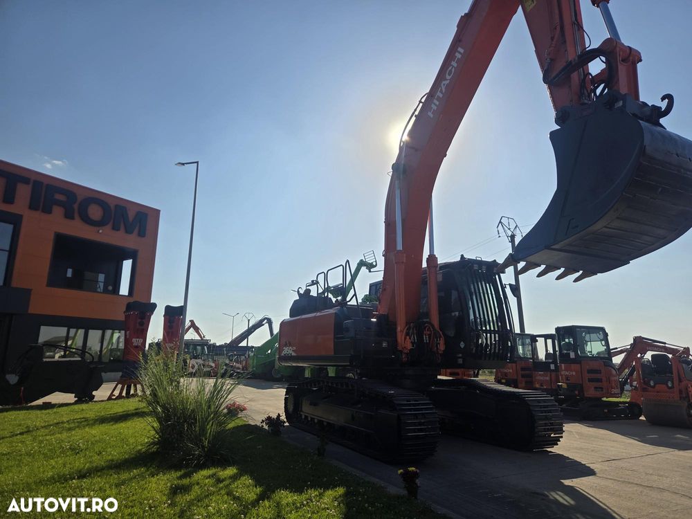 Hitachi ZX350LCN-6, 8.687h, CUPLA RAPIDA, cupa 2,2mc dinti NOI, latime 2,99m, ad sapare 7m, lant 90% bun doar 595h deplasare, consum mediu 17l/h, inst picon, inst rotire pe brate, GRESARE AUTOMATA, camera spate, ridica 25t, PROMOTIE 97.900 EUR+Tva - 7
