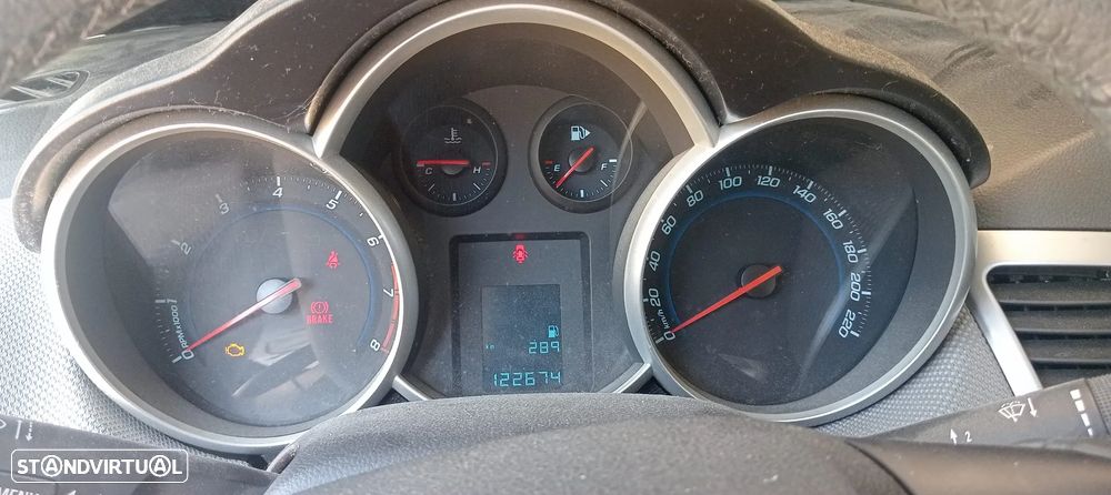 Chevrolet Cruze 1.6 LS - 9