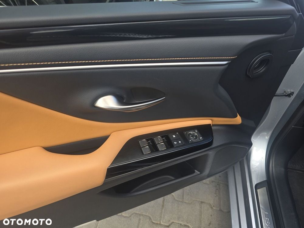 Lexus ES 300h Business Edition - 10