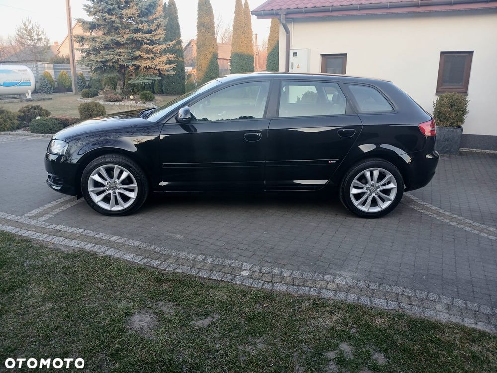 Audi A3 Sportback 1.6 TDI DPF S tronic S line Sportpaket - 9