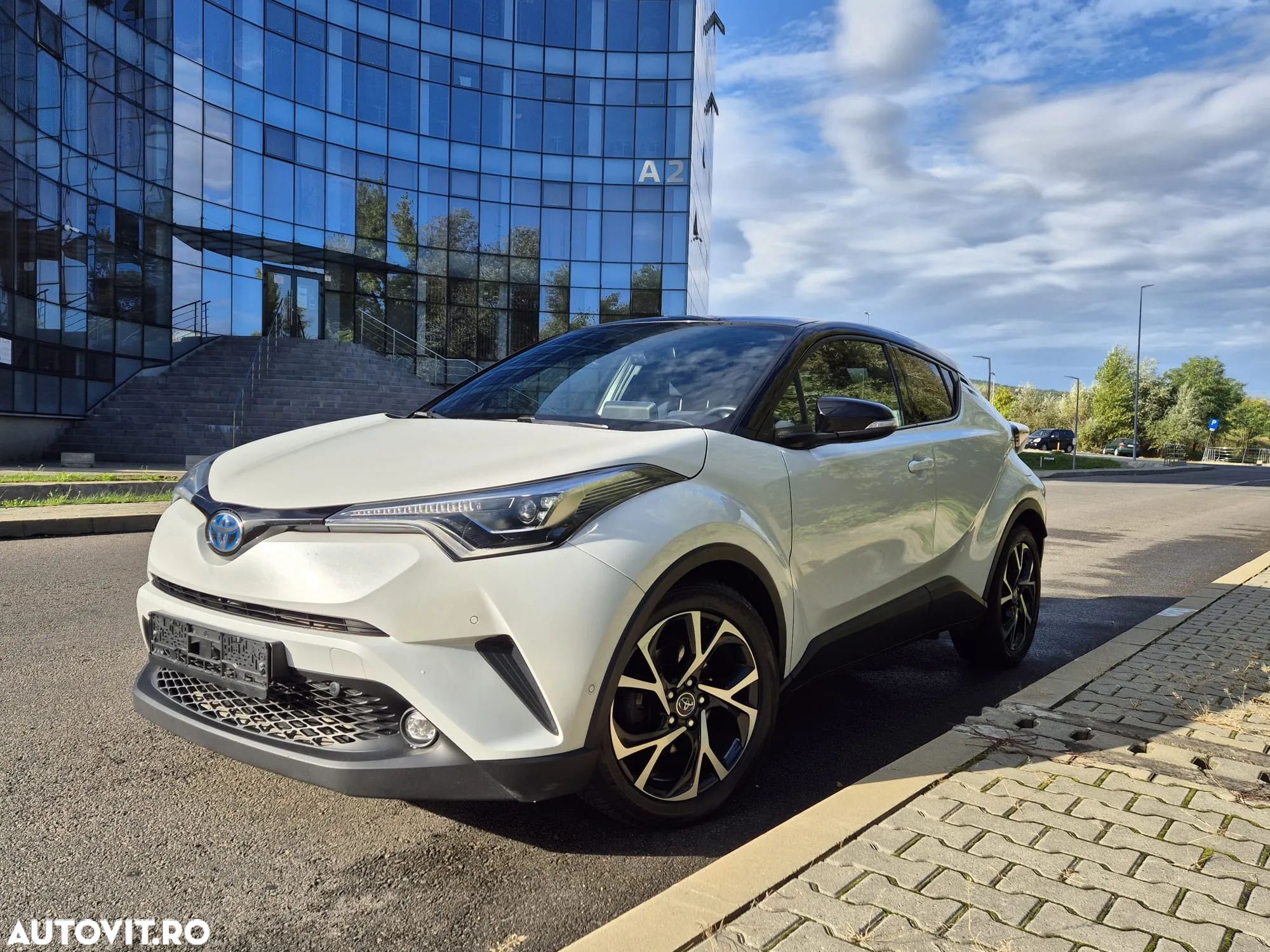 Toyota C-HR 1.8 HSD 4x2 CVT C-lassy LED - 1